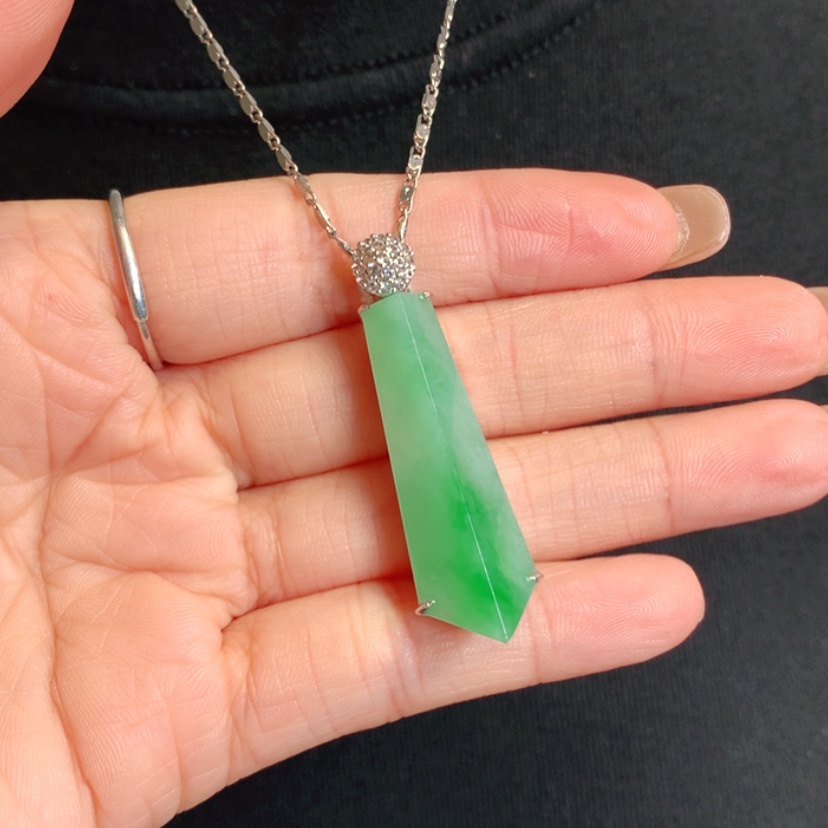 【闪购商品】颈饰18K金镶嵌翡翠三角素面