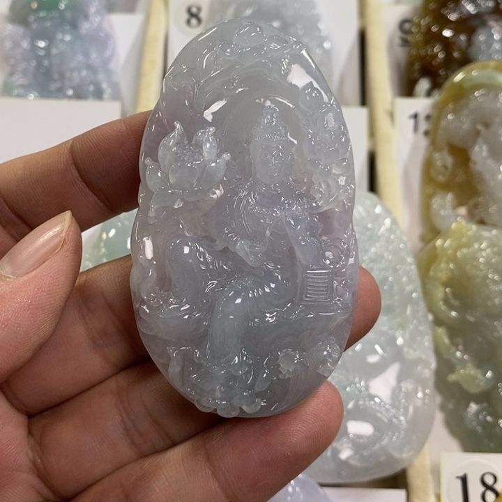 颈饰未镶嵌翡翠米**宝水月观音