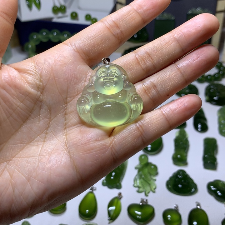 岫玉未镶嵌颈饰吊坠