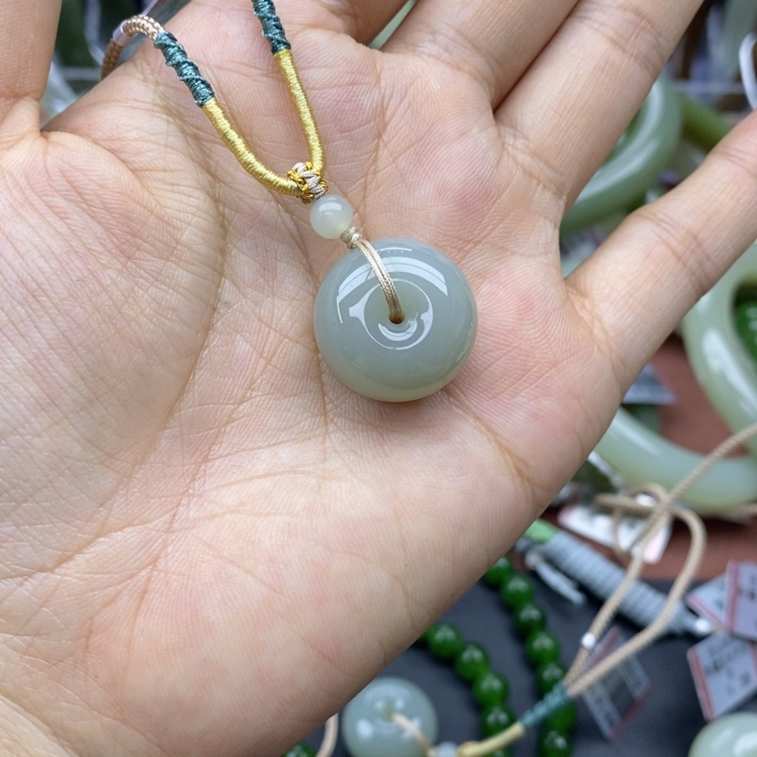 侠***情和田玉未镶嵌吊坠(不含链)