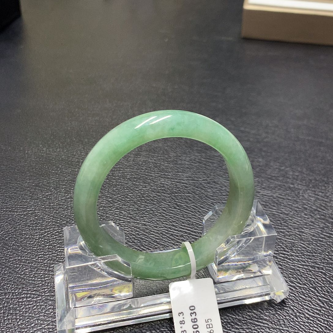 翡翠手镯未镶嵌天然缅甸A货翡翠