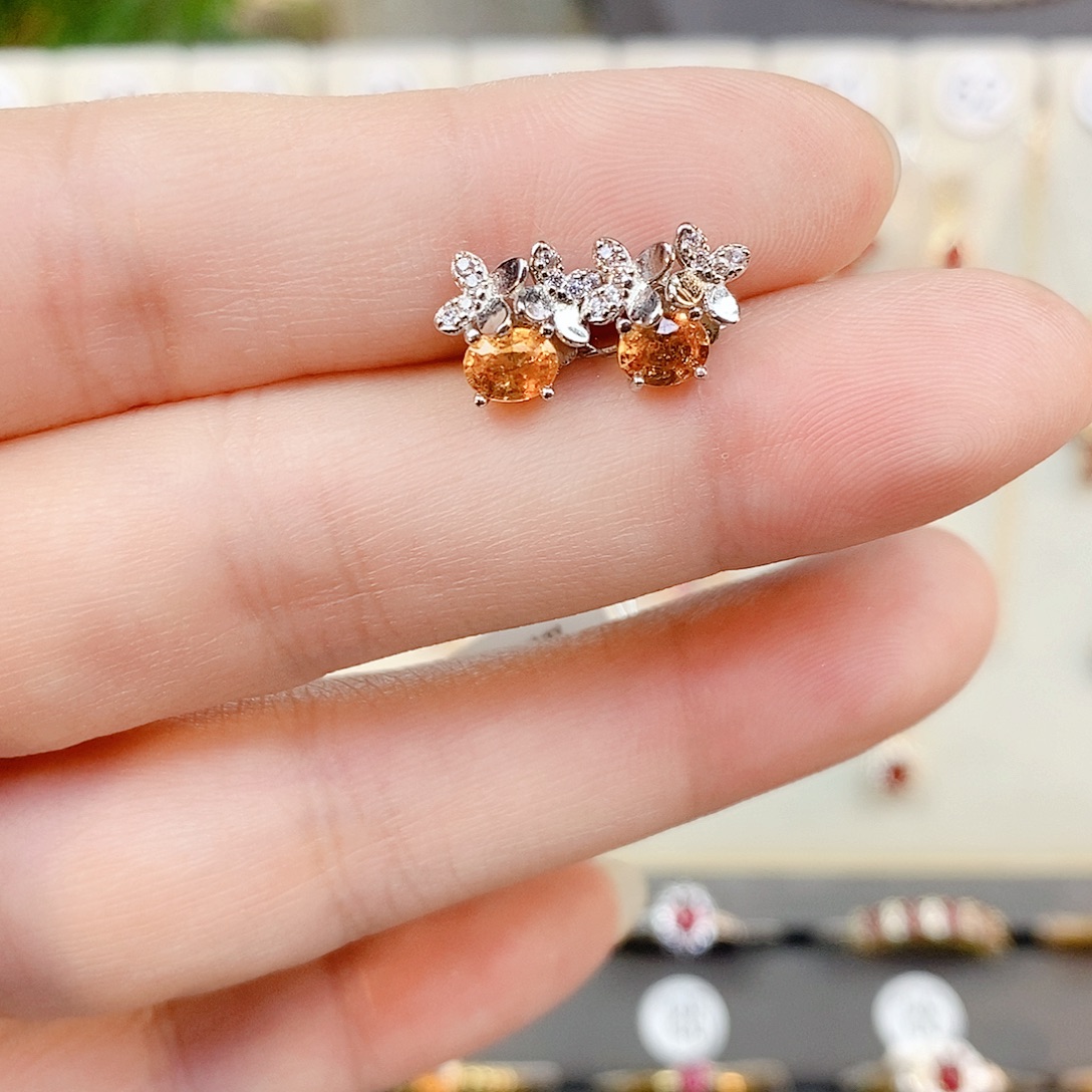 银S925镶嵌耳饰石榴石（芬达石）