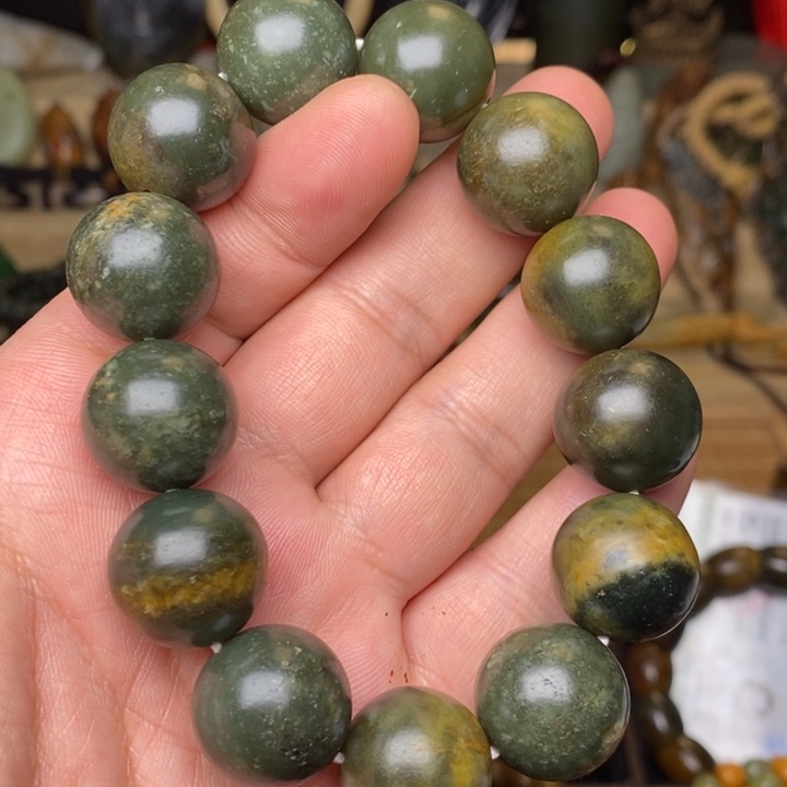 手链未镶嵌岫岩河磨玉（透闪石质玉）卡18+