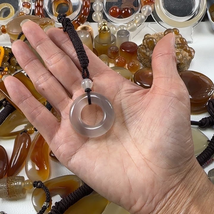 用***4玛瑙/玉髓未镶嵌颈饰