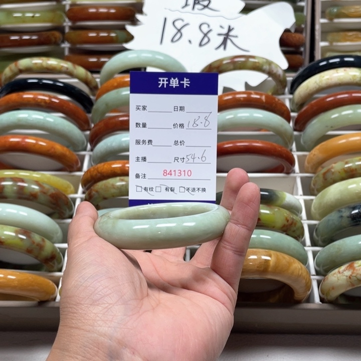 蛇纹石玉手镯未镶嵌D****。