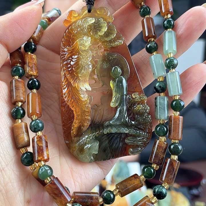 蛇纹石玉颈饰未镶嵌