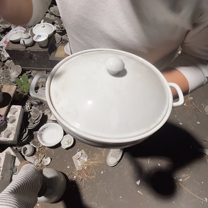 瓷片景德镇陶瓷双耳带盖品锅