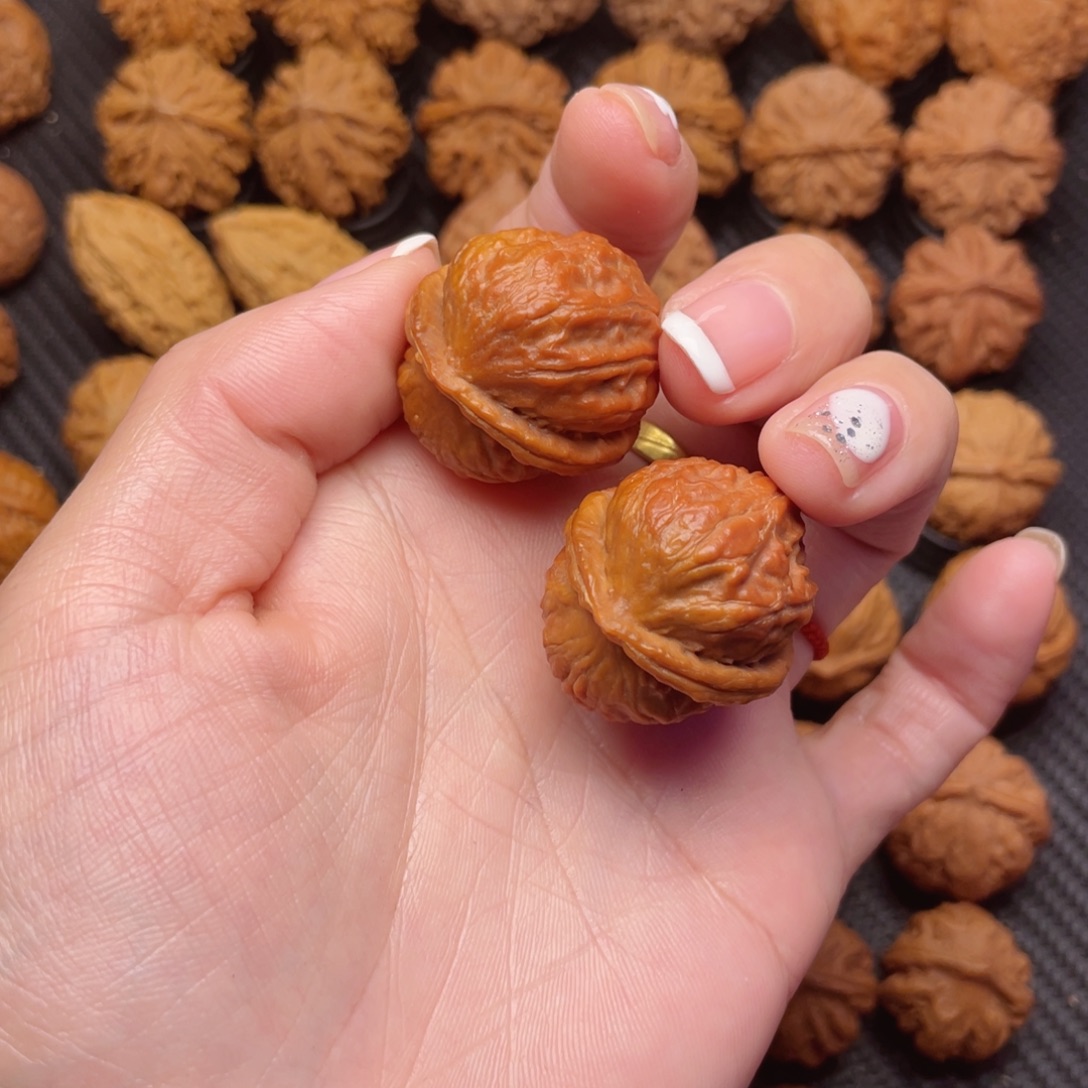 X****文玩核桃把件小海豚