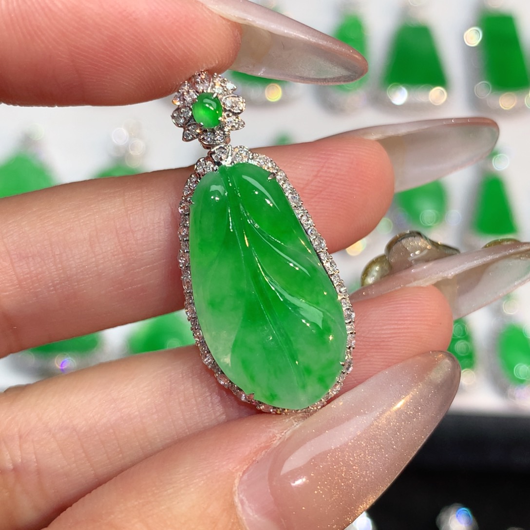 翡翠颈饰18K金镶嵌翡翠