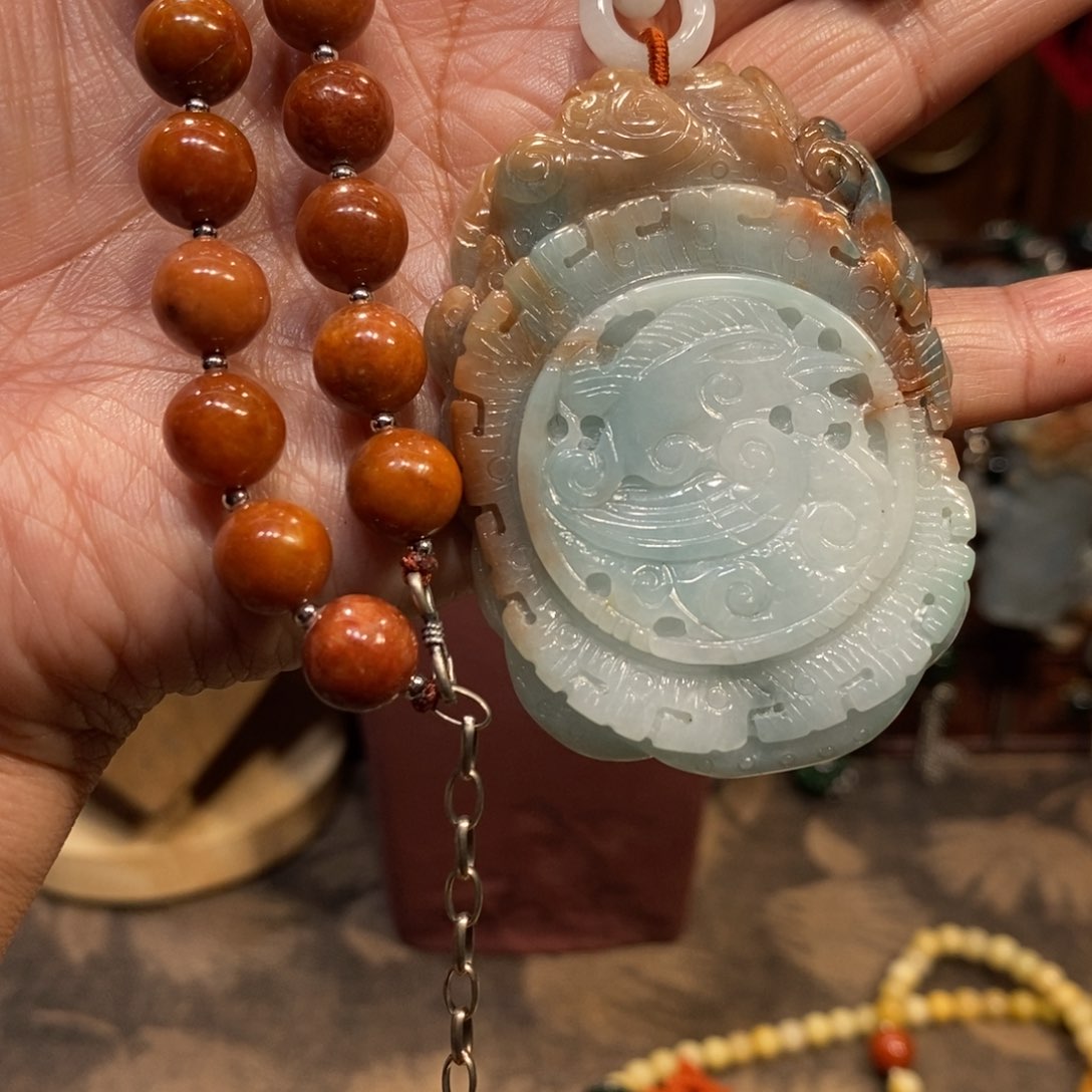 翡翠吊坠(赠链)未镶嵌