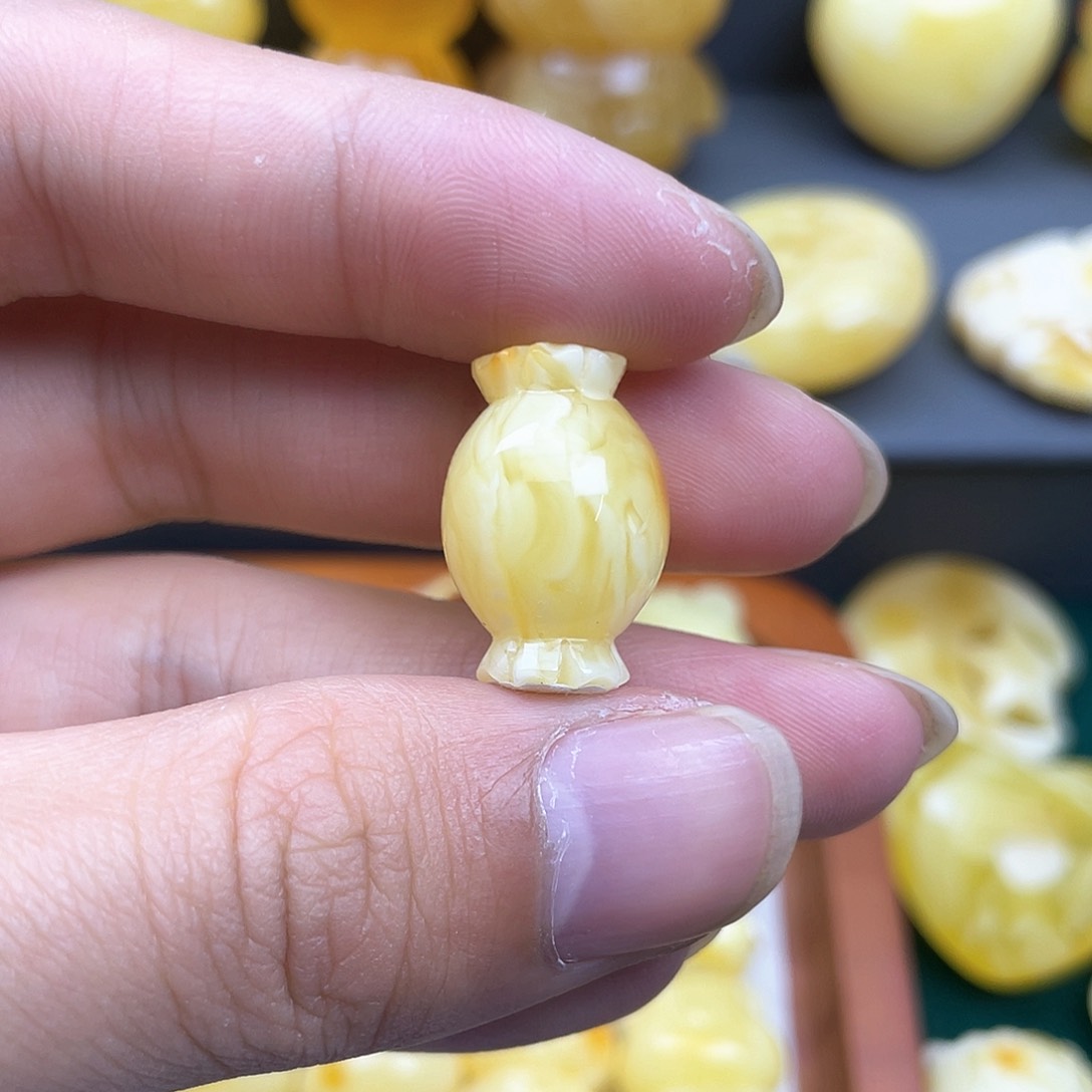 琥珀裸石未镶嵌蜜蜡
