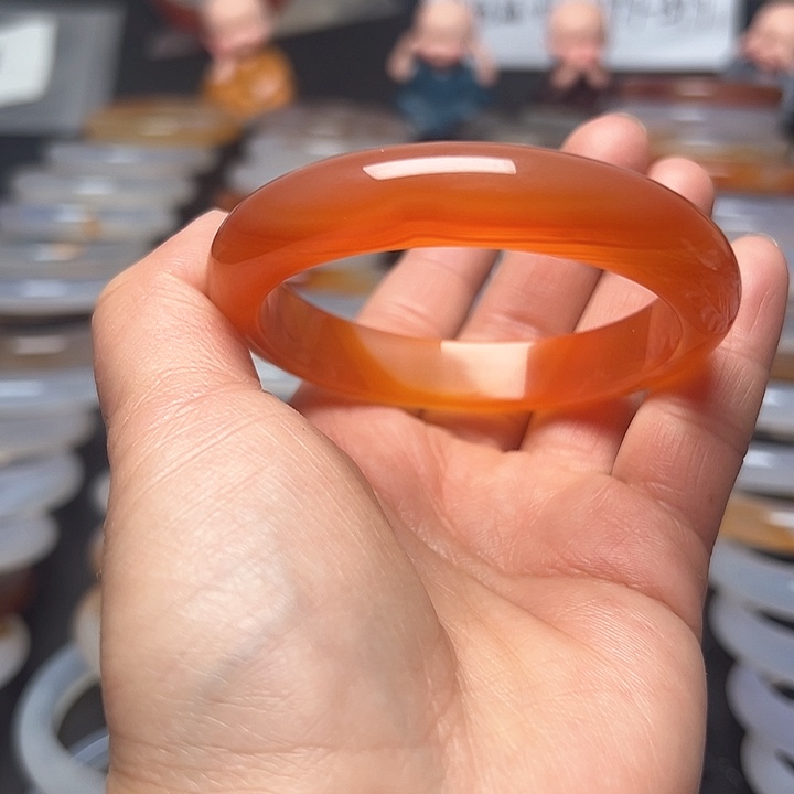 玛瑙/玉髓手镯未镶嵌s****