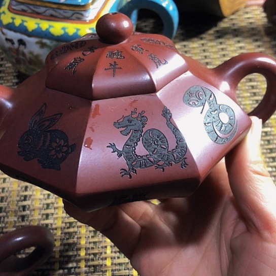 紫砂茶壶老*原矿泥料手工制作的紫砂壶。