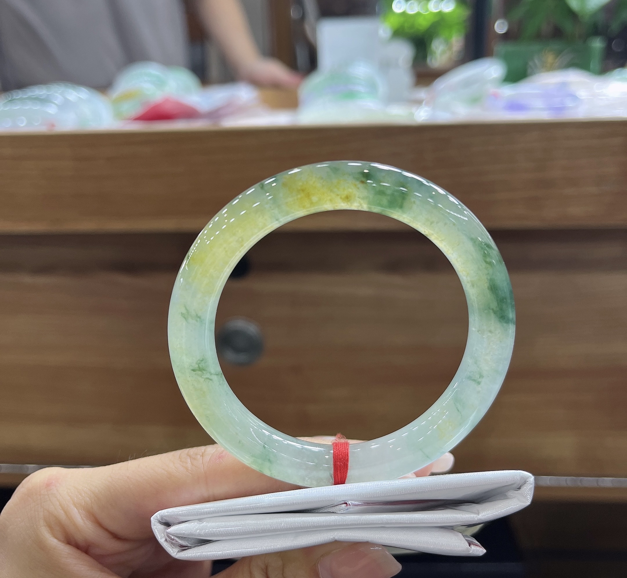 53圆条冰黄翡飘花翡翠手镯（特色镯）