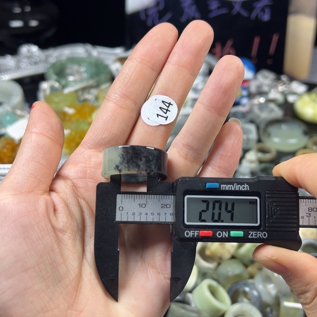 蛇纹石玉未镶嵌戒指