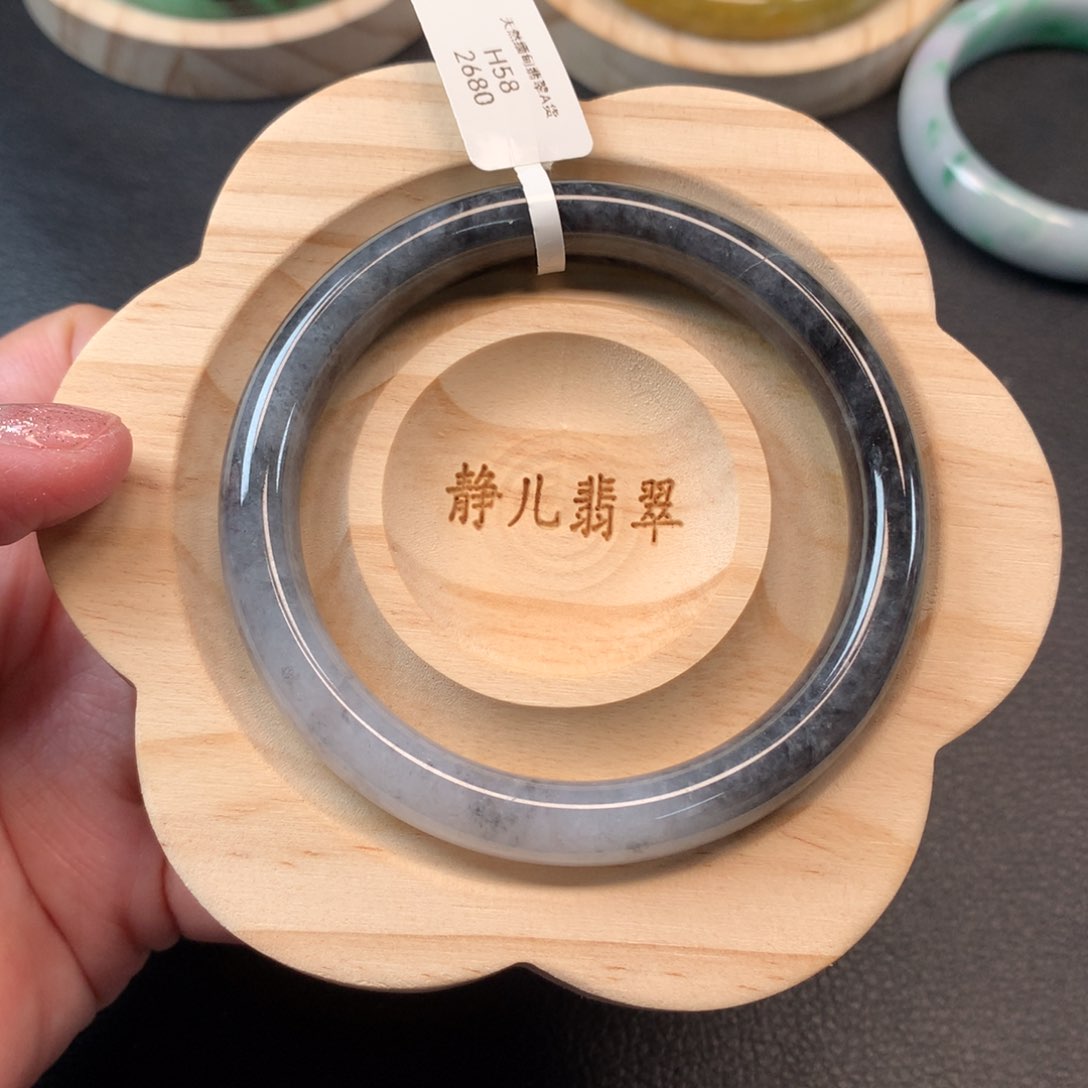 翡翠手镯未镶嵌58圈口
