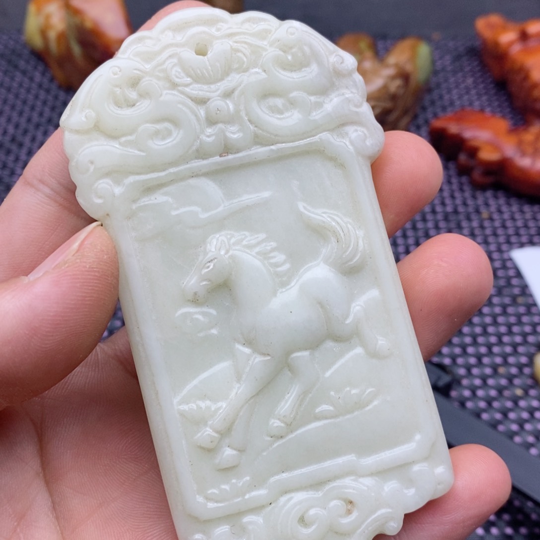 蛇纹石玉颈饰未镶嵌