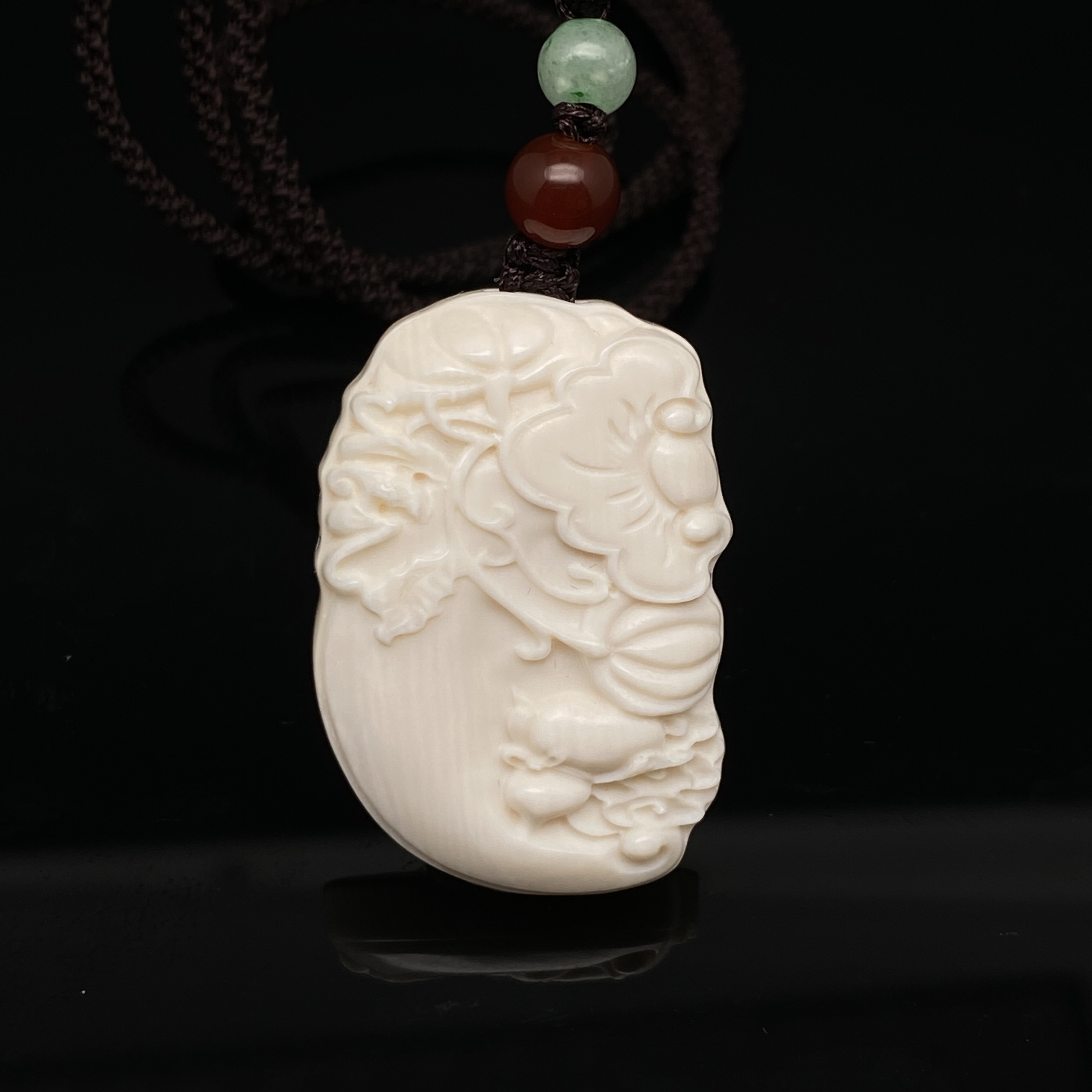 B0220GMD181猛犸牙荷花牌饰品
