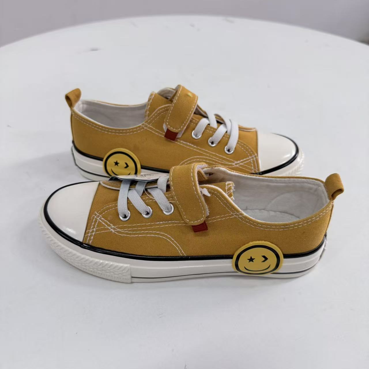 6831芭芭鸭儿童新款男童板鞋儿童运动鞋软底冬季