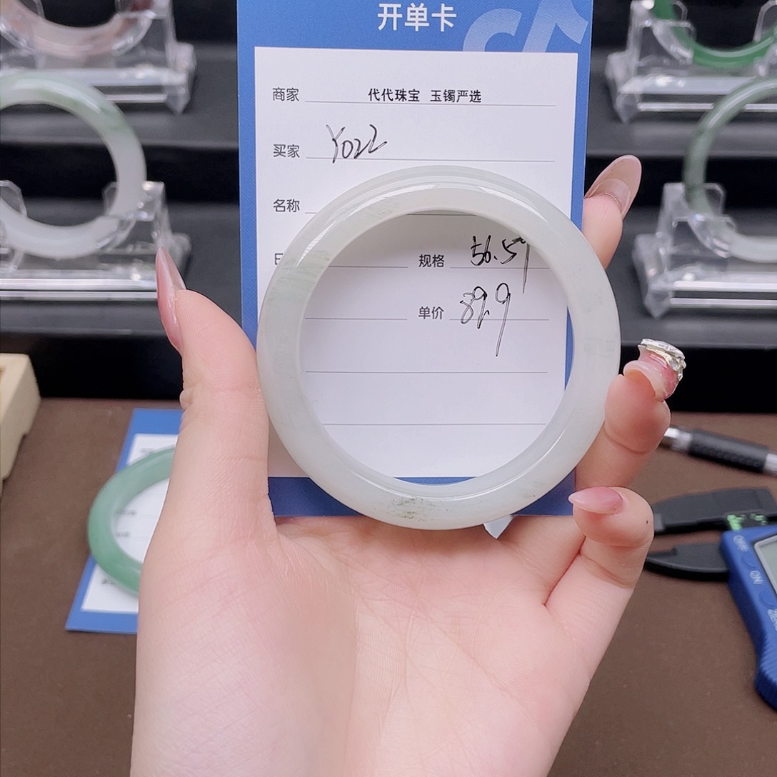 石英质玉手镯未镶嵌