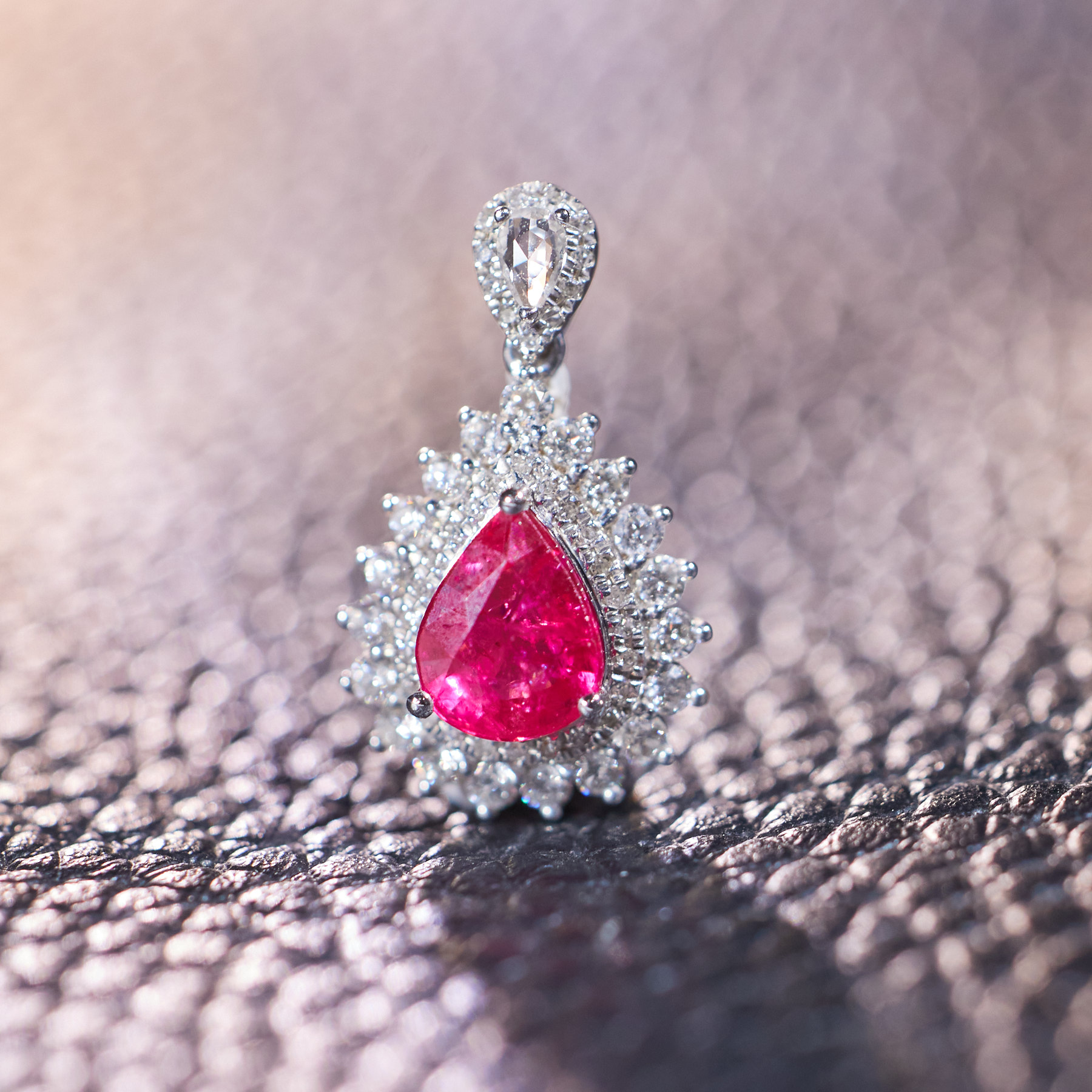 【歪歪】红宝石吊坠*18K金镶嵌U7034