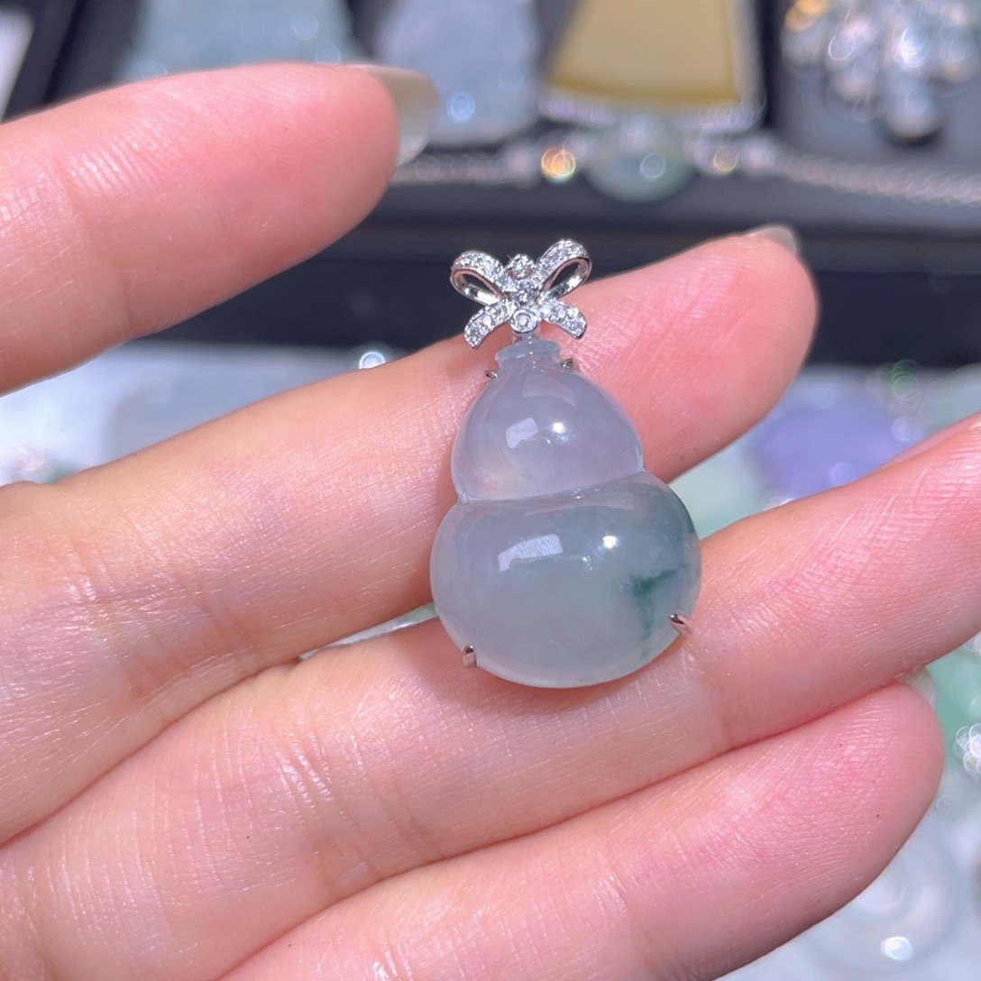 翡翠18K金镶嵌颈饰翡翠