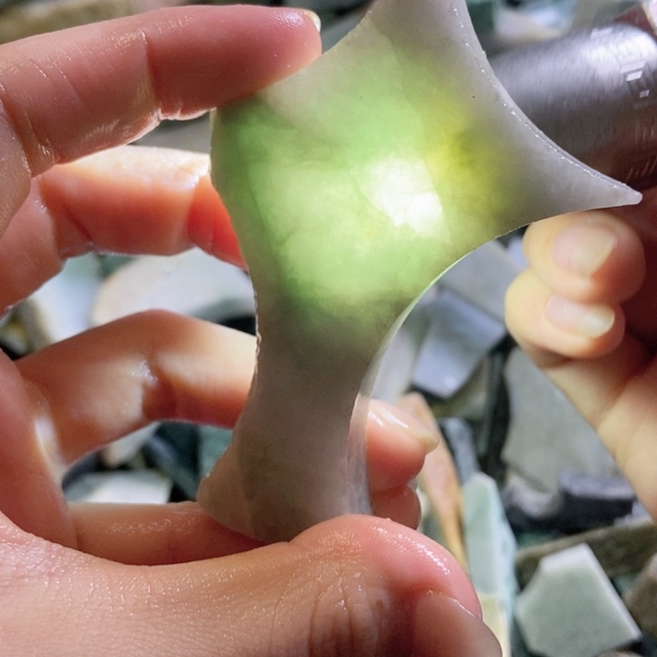 翡翠颈饰未镶嵌天然翡翠