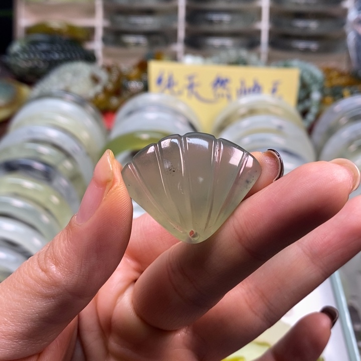 蛇纹石玉未镶嵌吊坠(不含链)微瑕