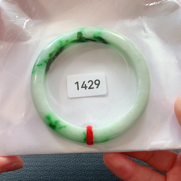 翡翠手镯未镶嵌天然翡翠手镯