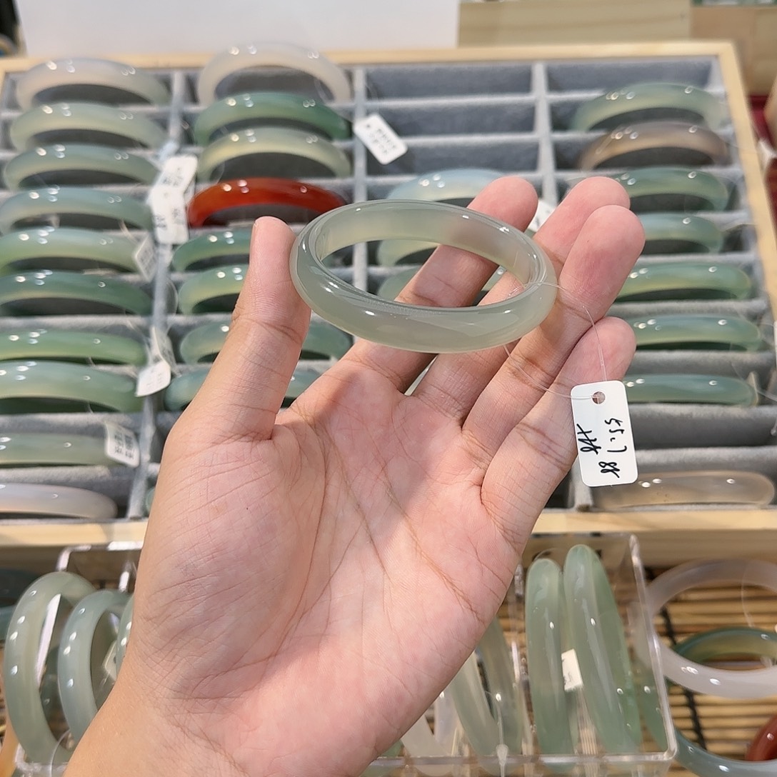玛瑙/玉髓手镯未镶嵌圈口55.7