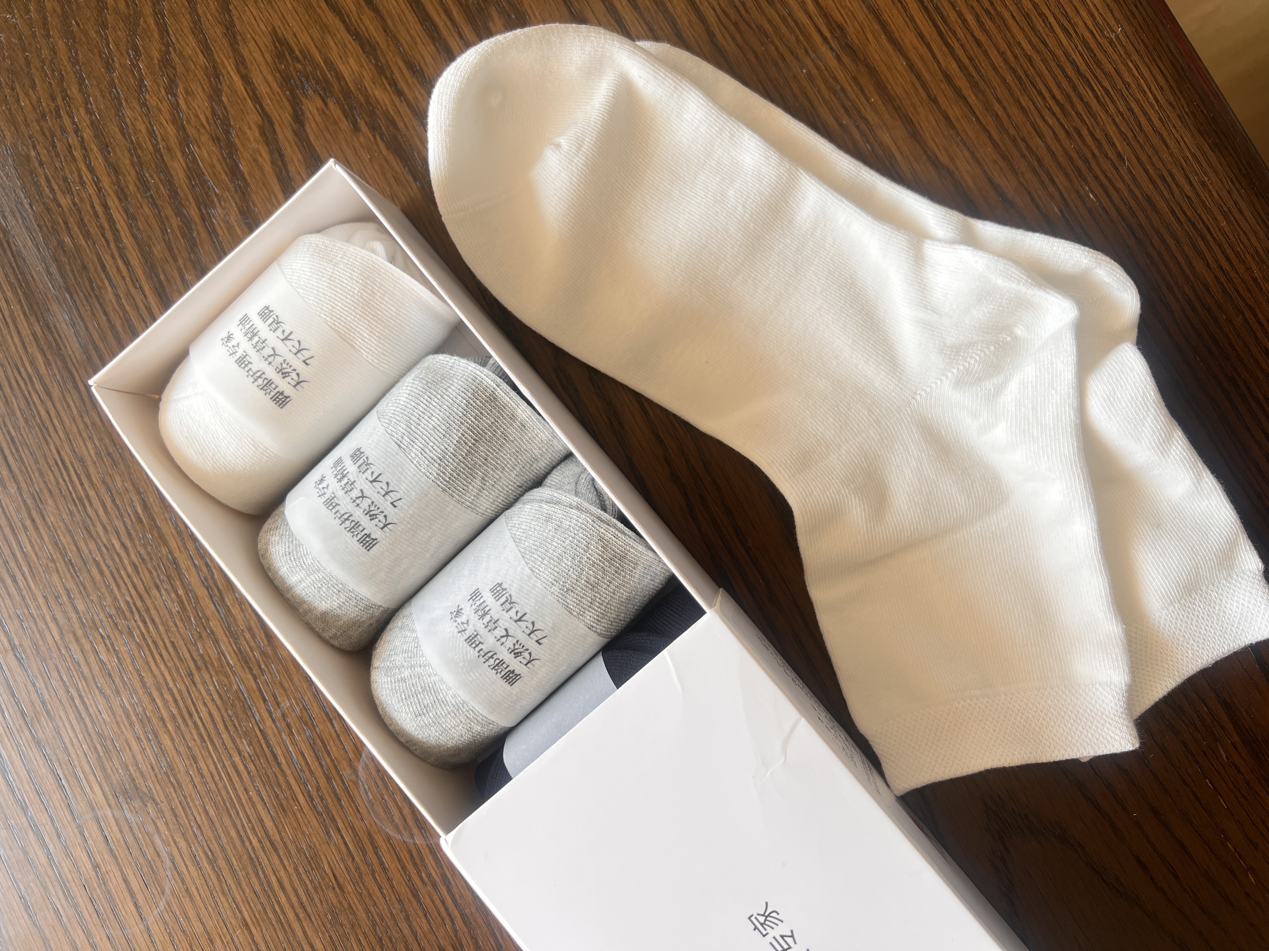 见暖-舒适简约纯色棉袜子