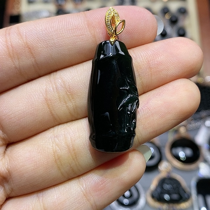 颈饰18K金镶嵌翡翠节节高升 竹节