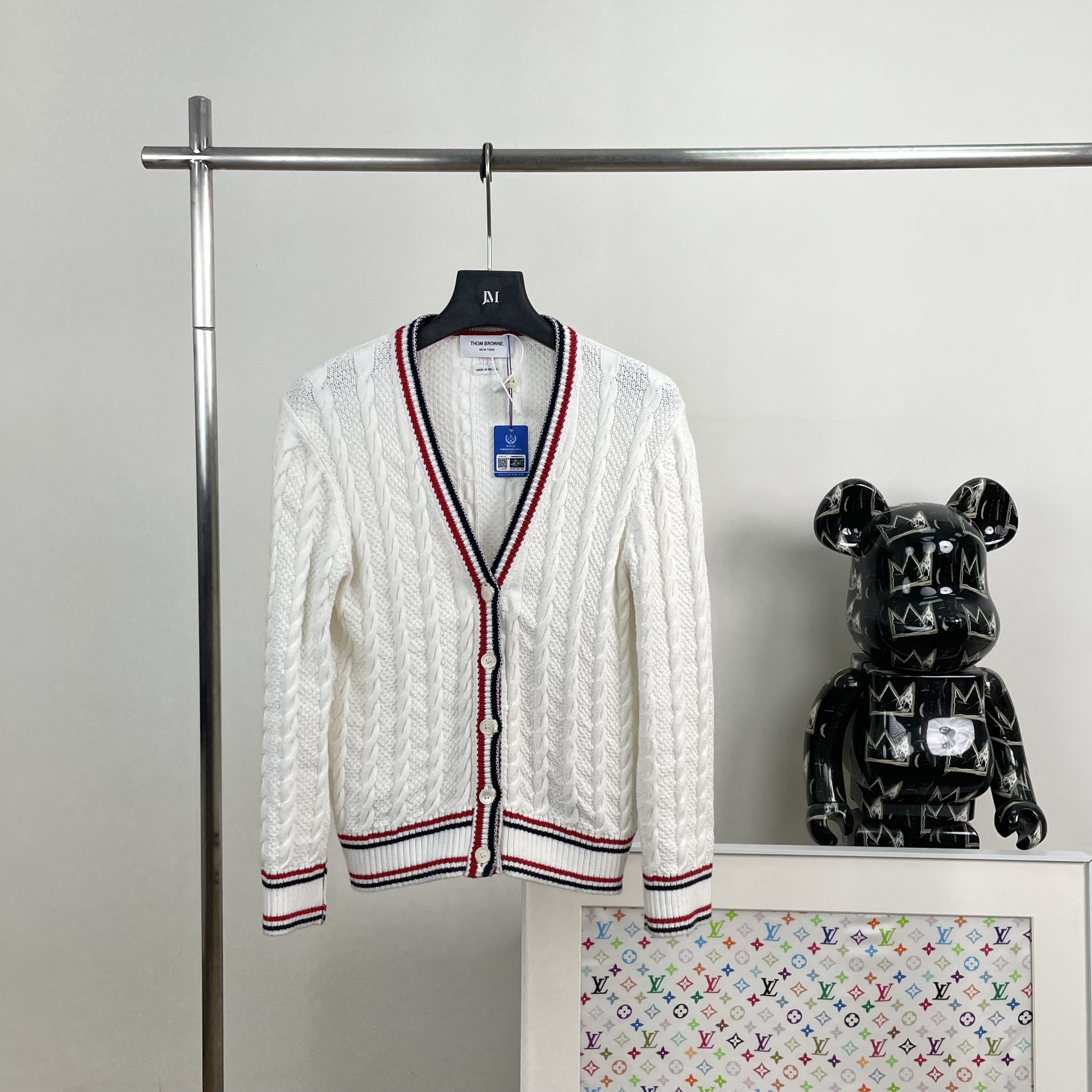 99新 THOMBROWNE 3995/THOM BROWNE条纹V领针织衫