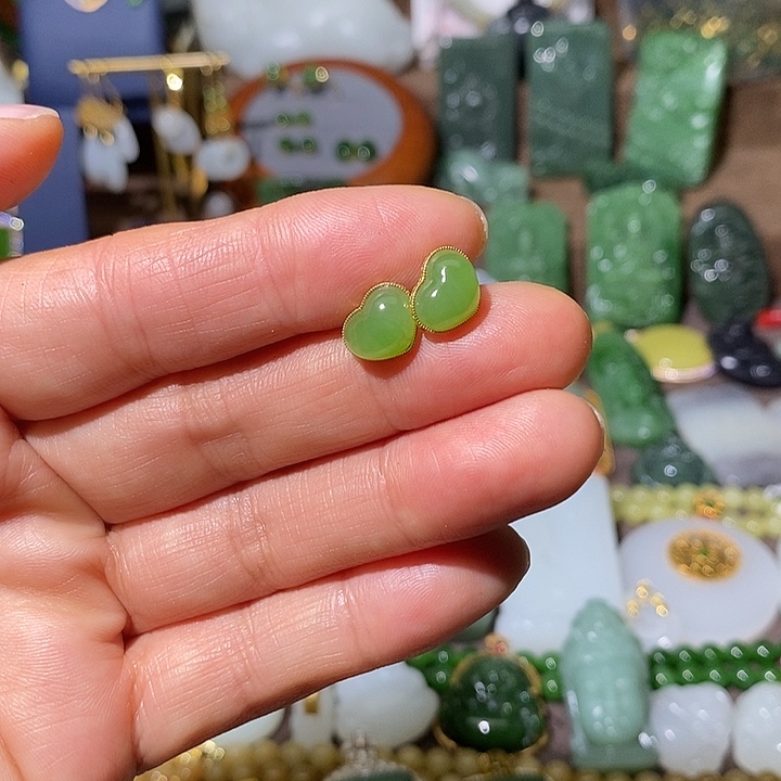 Y***Y和田玉（碧玉）18K金镶嵌吊坠(不含链)