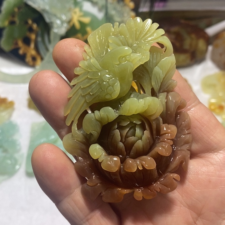 樱***树蛇纹石玉未镶嵌颈饰