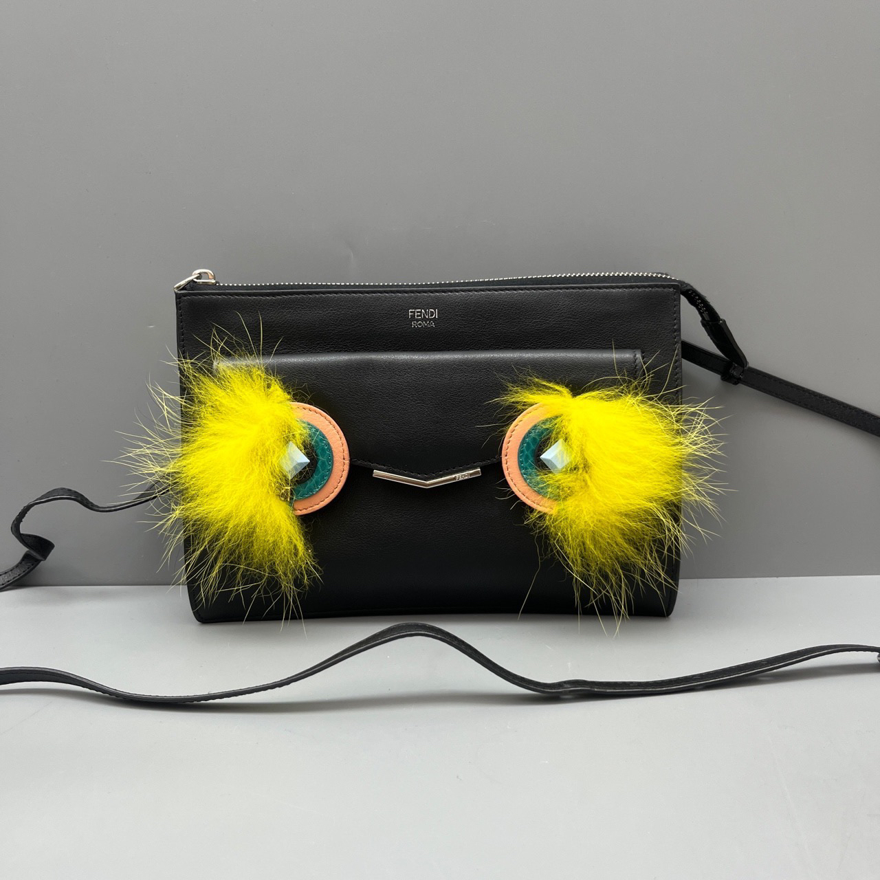 95新 FENDI/芬迪 全皮黑色小怪兽信封包 尺寸24*17 SV14171