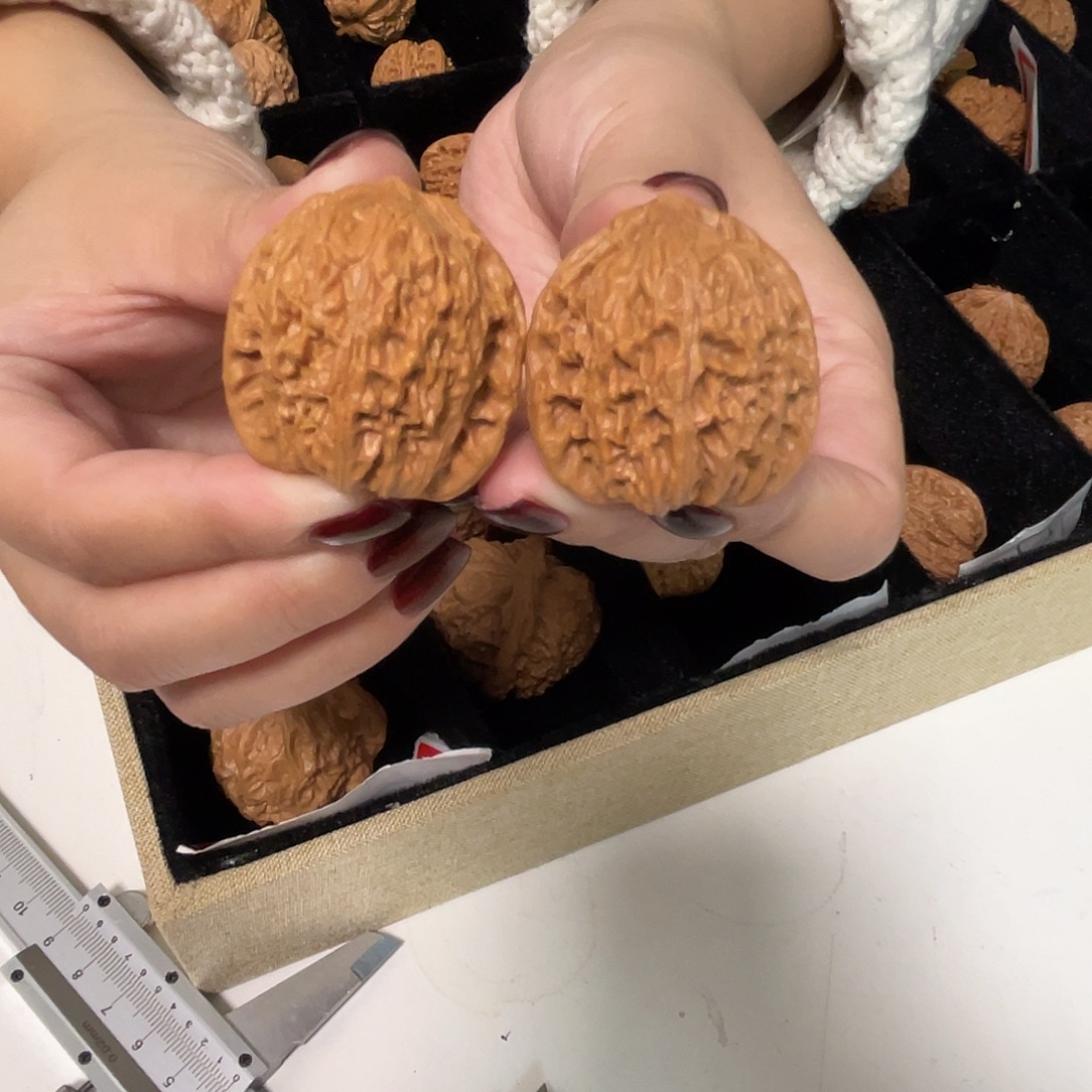 把件文玩核桃绣球