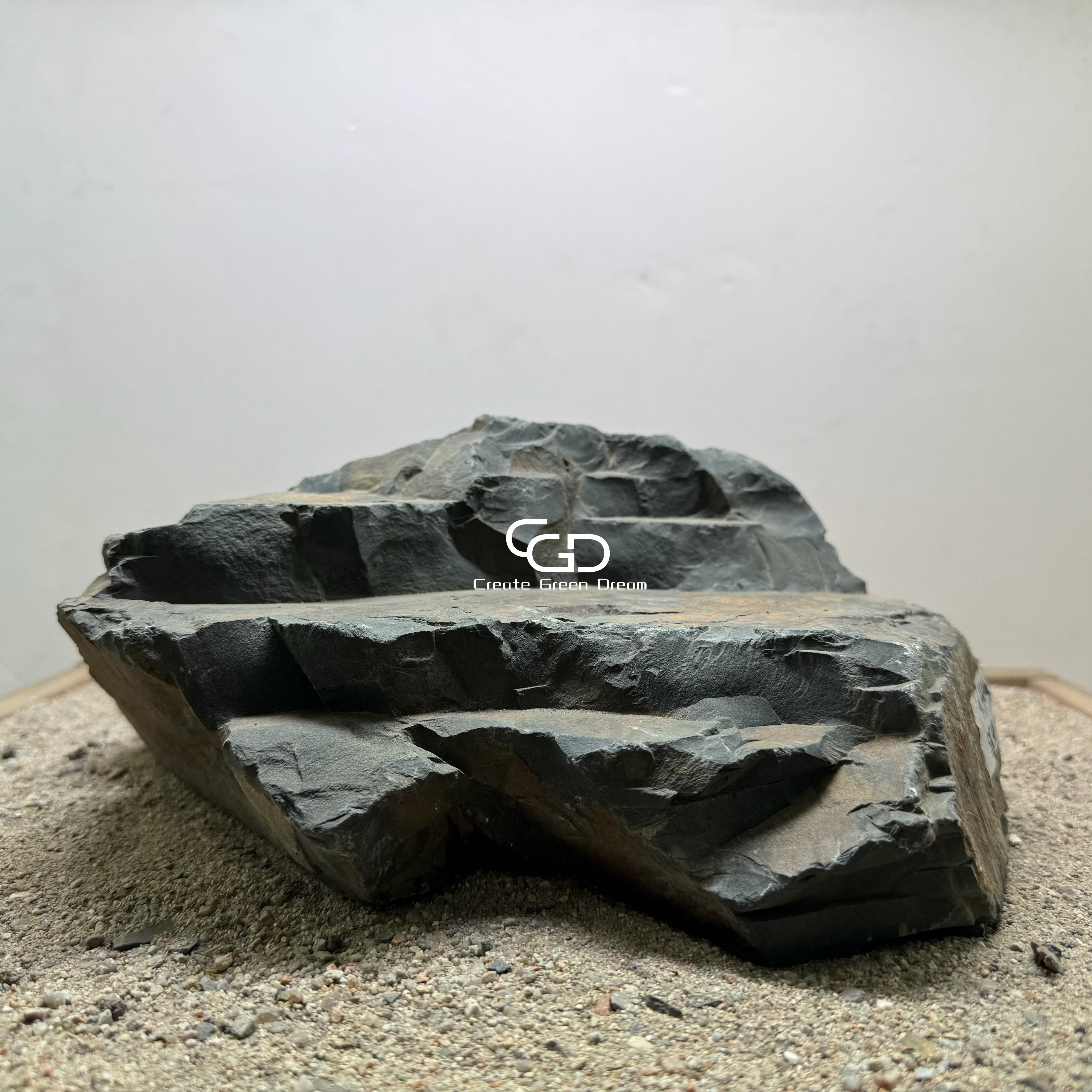 黑云石3面实拍图2张细节图，无美颜滤镜 长：30cm 宽：25cm 高：15cm