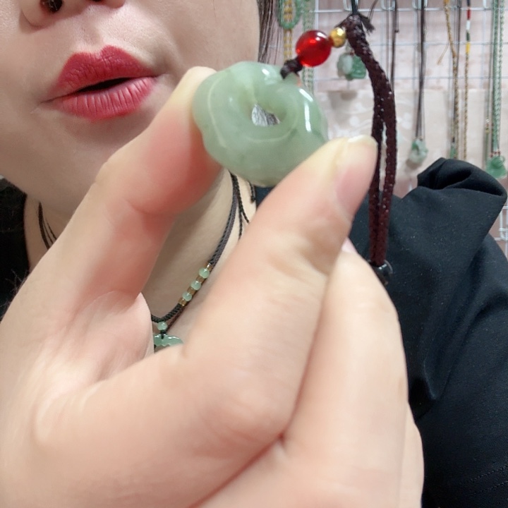 石英质玉未镶嵌颈饰