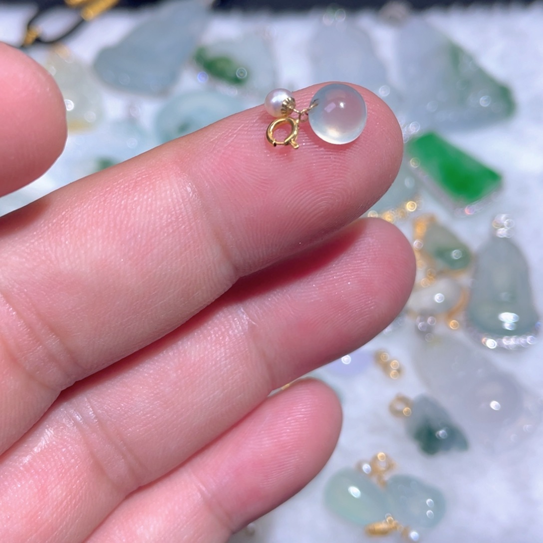 翡翠18K金镶嵌颈饰