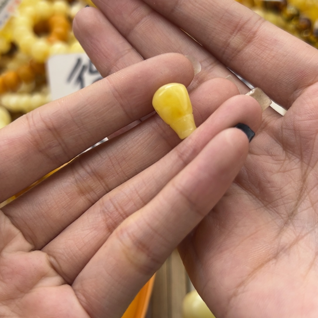 琥珀珠宝奇石未镶嵌