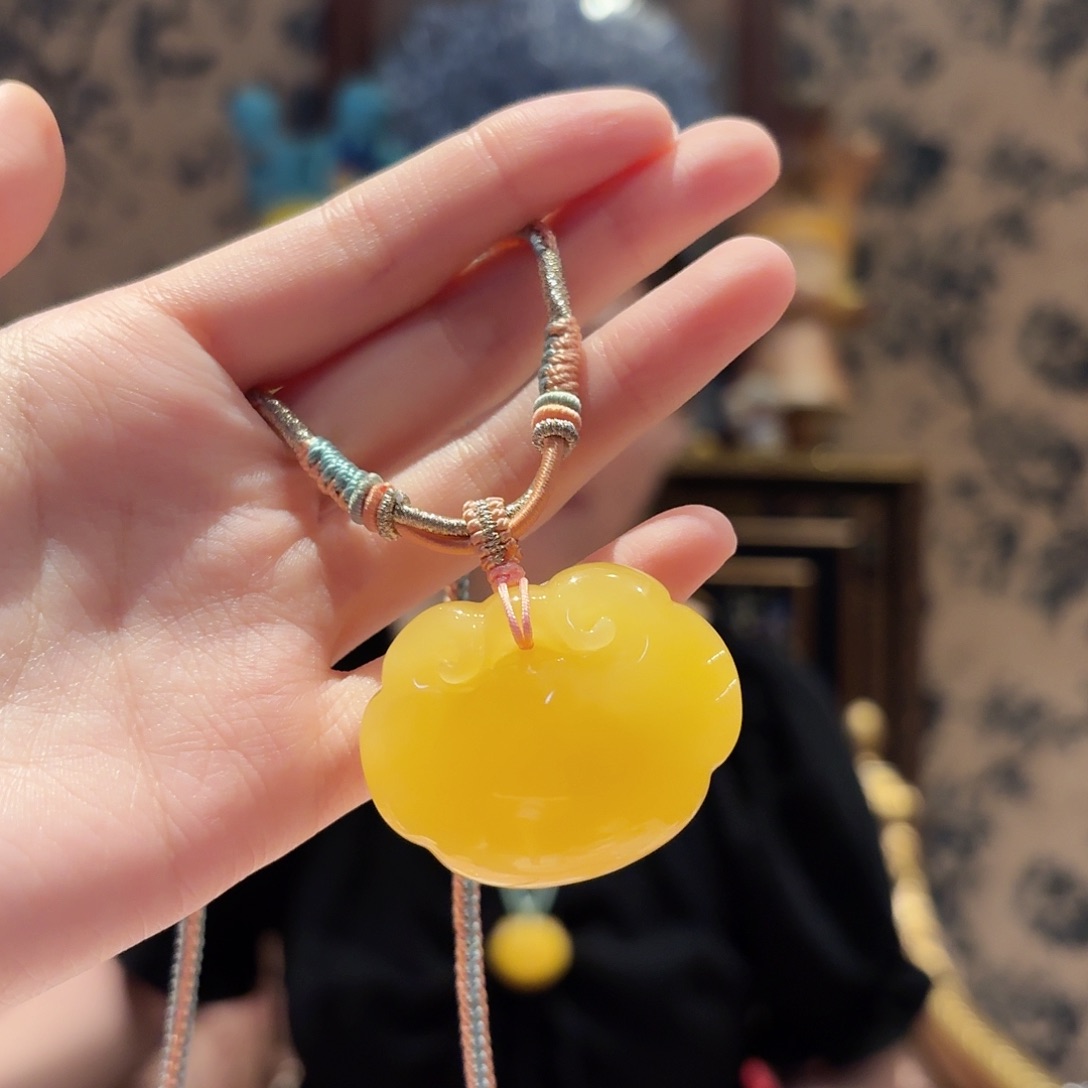 琥珀未镶嵌颈饰颈饰