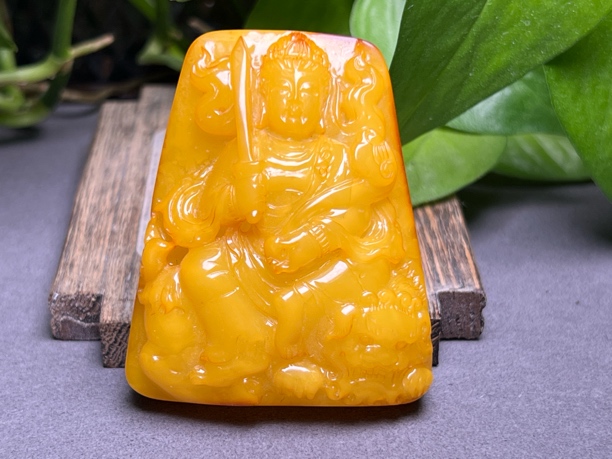 蜜蜡雕刻件普贤菩萨挂牌 尺寸：大约57.2/46.6/23mm