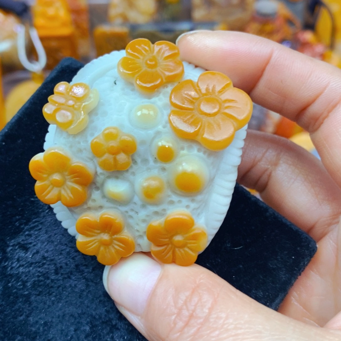 未镶嵌石英质玉（黄龙玉）颈饰