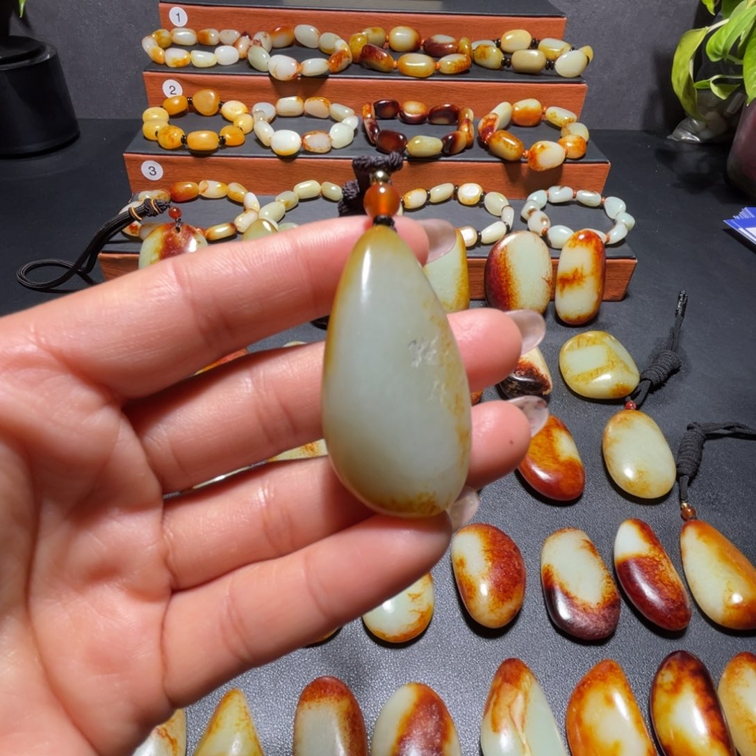 颈饰未镶嵌和田玉