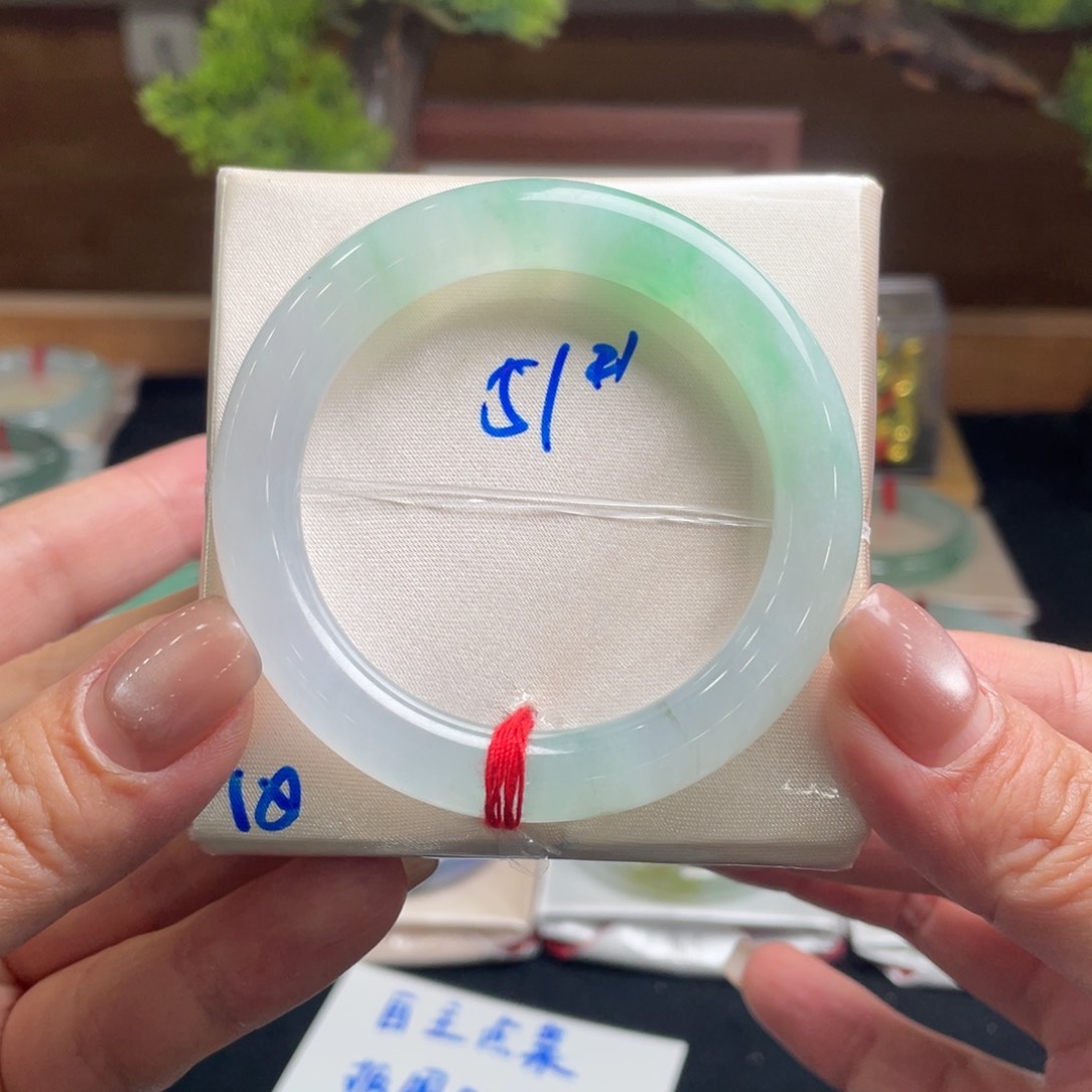 翡翠手镯未镶嵌翡翠51圆条有纹裂