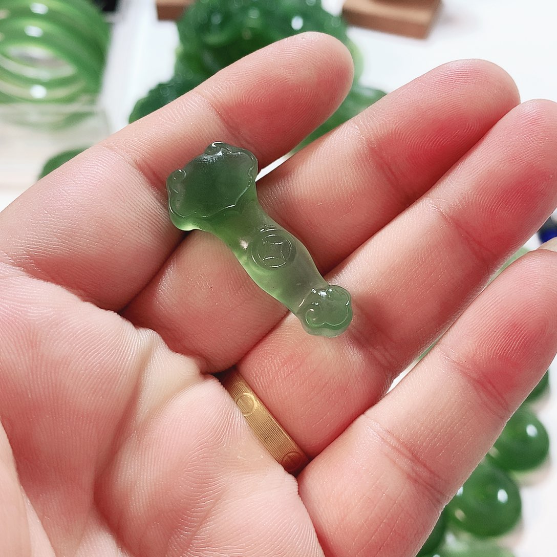 蛇纹石玉未镶嵌挂件