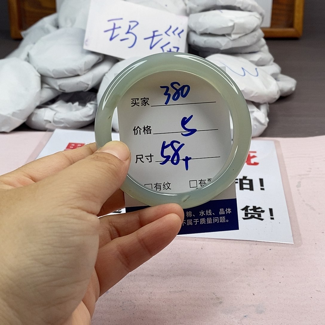 玛瑙/玉髓手镯未镶嵌380