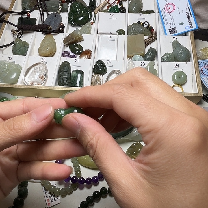 和田玉未镶嵌手串