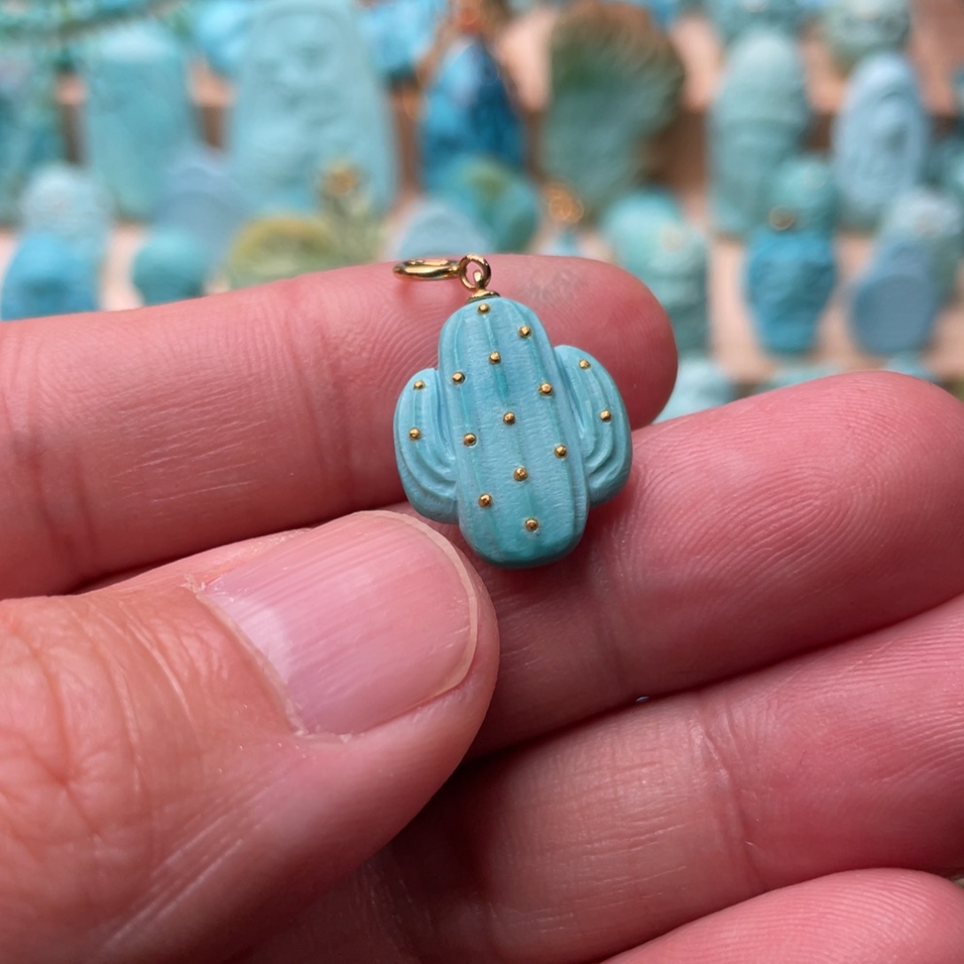 用***8绿松石未镶嵌颈饰